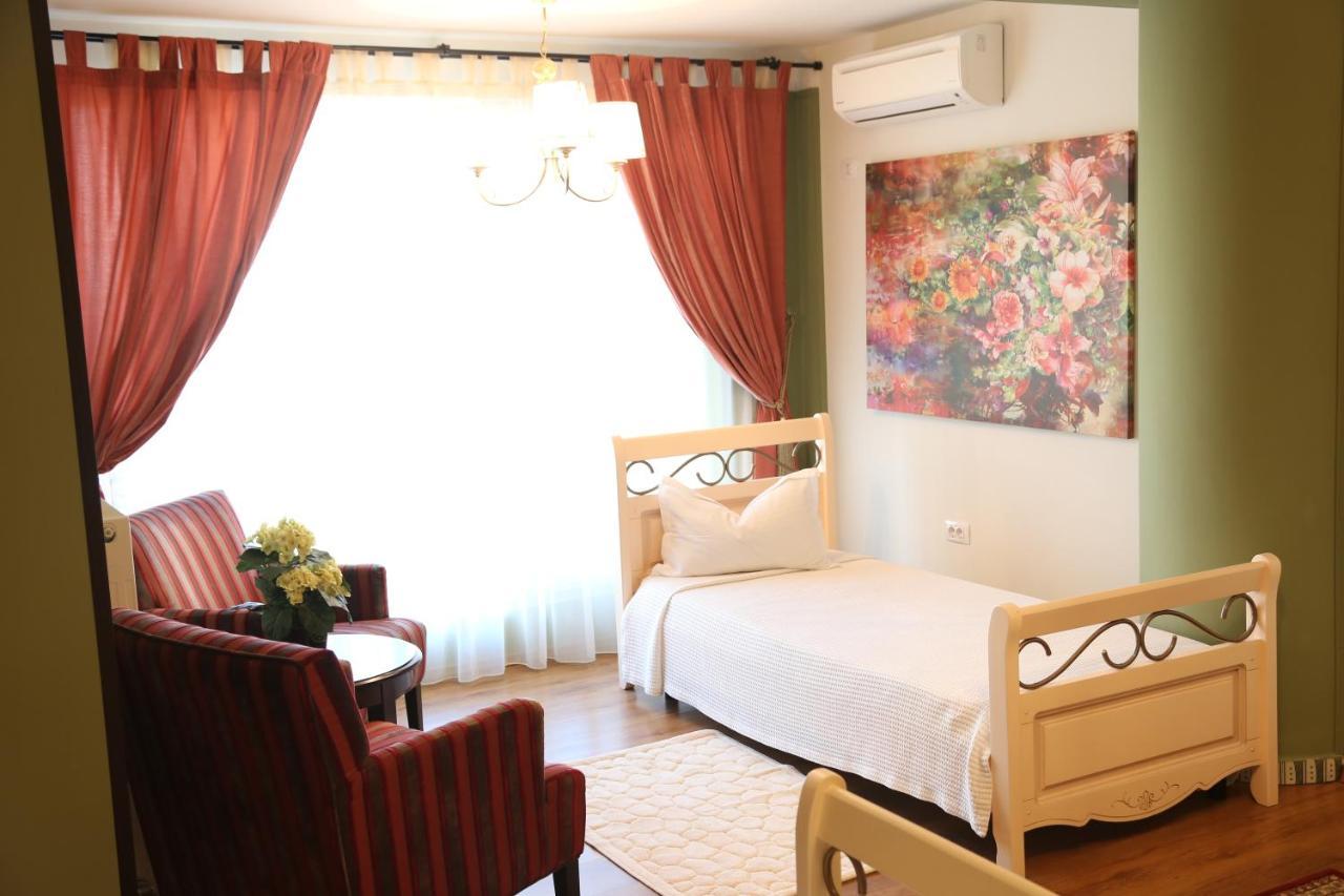 Boutique Vila White Duchess Năvodari Buitenkant foto