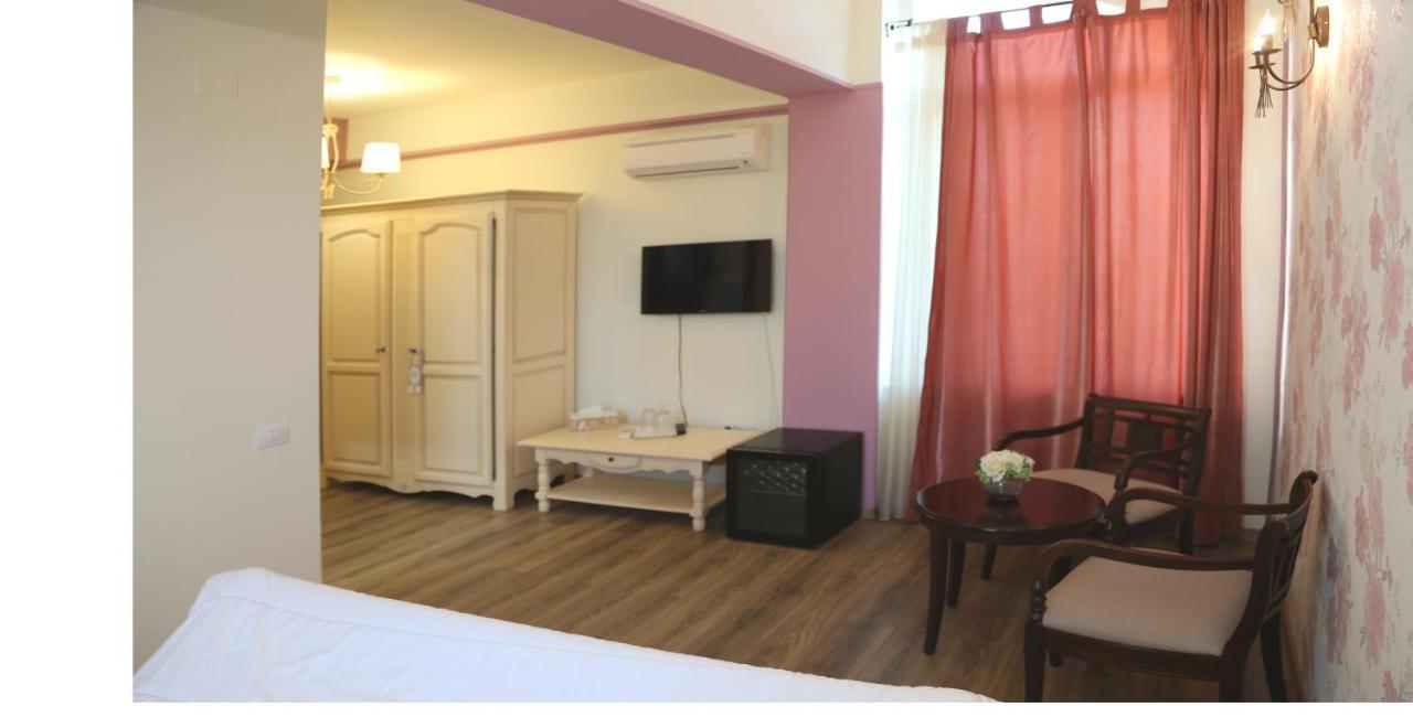 Boutique Vila White Duchess Năvodari Buitenkant foto